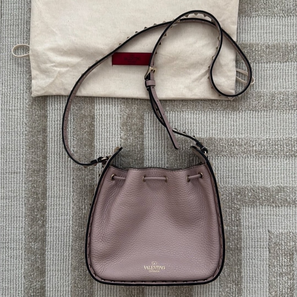 Valentino Garavani Crossbody Bucket Rockstud Bag